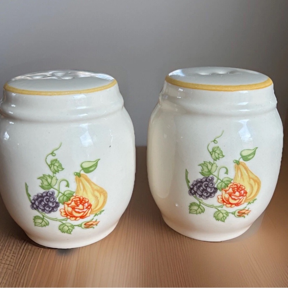M.Kamenstein Ceramic Salt & Pepper Shakers Grapes Roses Pears Top Yellow Stripe